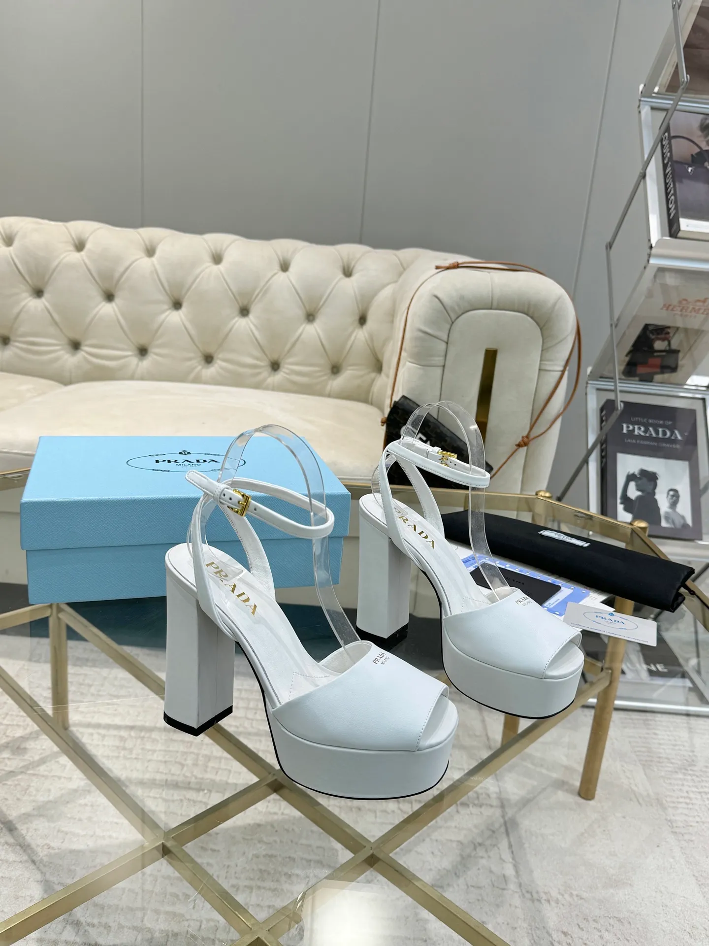 👟👟Ex-factory price 600👟👟 (imitation leather bottom-20) New arrival 👉Ready stock👈Remove the original board and make a 1:1 replica‼ ️The highest version ✅ Prada's early spring catwalk hot style 😘The latest spring style thick square toe water platform series (genuine leather outsole), (simulated leather sole) goddess must-have for super beautiful feet 👉The upper is made of imported original calfskin, soft and textured, lining + foot pads, imported sheepskin lining, breathable and comfortable, private model water platform, heel, water platform 3.5M, heel height 12M Code number 35M-39M (34 40 41 42 43 is custom-made and cannot be returned or exchanged)